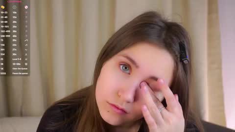 Snapshot of zeldaes chatting on 12/18/25, 10:05 Emilia online show from 12/18/25, 10:05