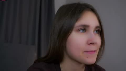 Snapshot of zeldaes chatting on 01/11/26, 09:09 Emilia online show from 01/11/26, 09:09