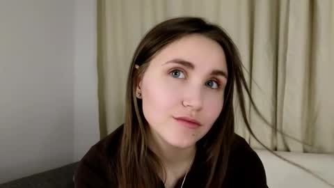 Snapshot of zeldaes chatting on 01/14/26, 09:31 Emilia online show from 01/14/26, 09:31