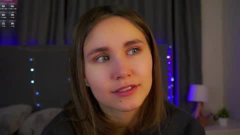 Snapshot of zeldaes chatting on 01/19/26, 01:31 Emilia online show from 01/19/26, 01:31