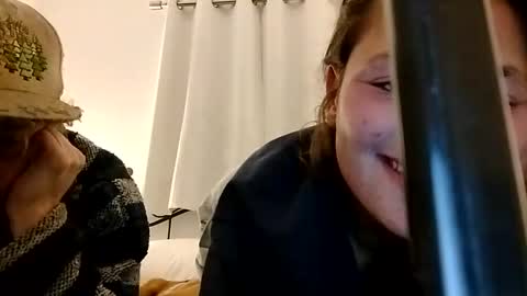 Snapshot of zellelajay2009 chatting on 02/11/25, 06:51 KENDAL Kaylee online show from 02/11/25, 06:51