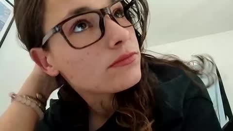 Snapshot of zellelajay2009 chatting on 02/16/25, 05:59 KENDAL Kaylee online show from 02/16/25, 05:59