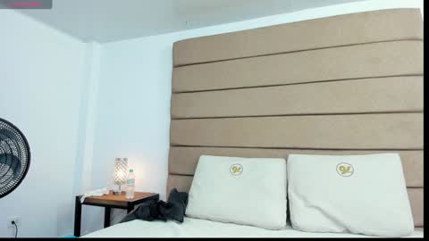 Snapshot of zenda_evans chatting on 02/04/25, 04:15 Zenda Evans online show from 02/04/25, 04:15