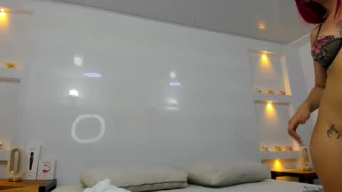 Snapshot of zenda_evans chatting on 11/10/25, 04:00 Zenda Evans online show from 11/10/25, 04:00