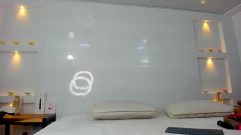 Snapshot of zenda_evans chatting on 11/26/25, 04:02 Zenda Evans online show from 11/26/25, 04:02