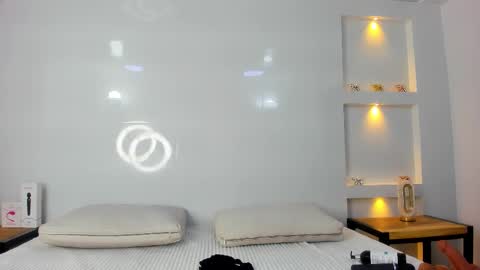 Snapshot of zenda_evans chatting on 12/04/25, 04:11 Zenda Evans online show from 12/04/25, 04:11