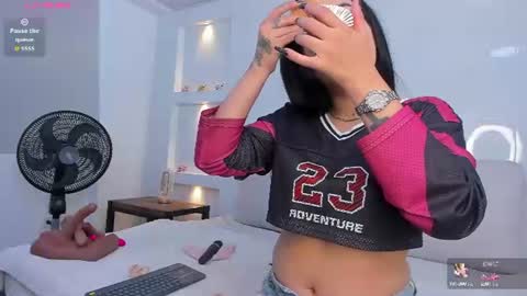 Snapshot of zenda_evans chatting on 06/19/26, 04:39 Zenda Evans online show from 06/19/26, 04:39