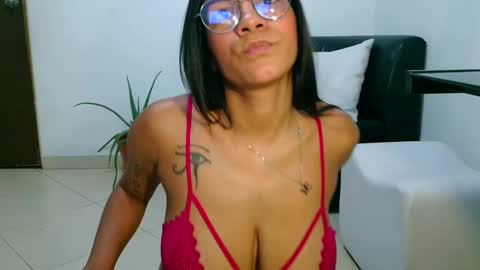 zendaya444 online show from 09/10/25, 11:38