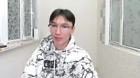 Snapshot of zengom chatting on 02/23/26, 08:39 Zen online show from 02/23/26, 08:39