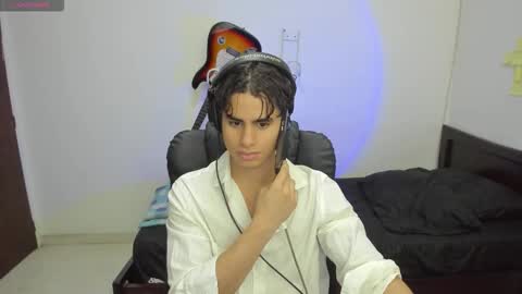 Snapshot of zenhzu chatting on 11/15/25, 09:00 zenzhu online show from 11/15/25, 09:00