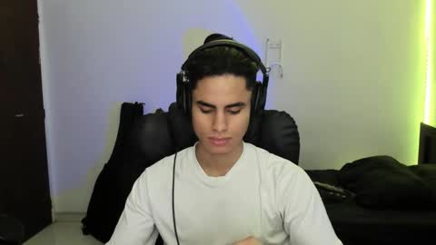 Snapshot of zenhzu chatting on 12/14/25, 11:31 zenzhu online show from 12/14/25, 11:31