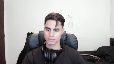 Snapshot of zenhzu chatting on 12/18/25, 11:11 zenzhu online show from 12/18/25, 11:11