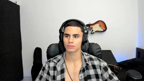 Snapshot of zenhzu chatting on 04/13/26, 11:59 zenzhu online show from 04/13/26, 11:59