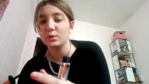 Snapshot of zeniabrossoit chatting on 04/19/26, 11:09 zeniabrossoit online show from 04/19/26, 11:09