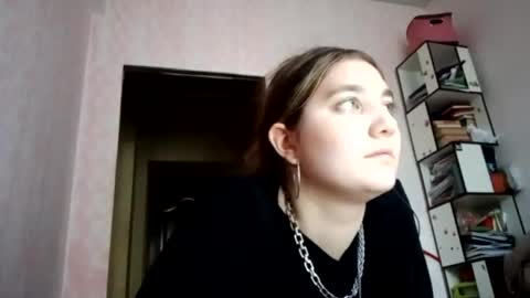 Snapshot of zeniabrossoit chatting on 04/24/26, 12:18 zeniabrossoit online show from 04/24/26, 12:18