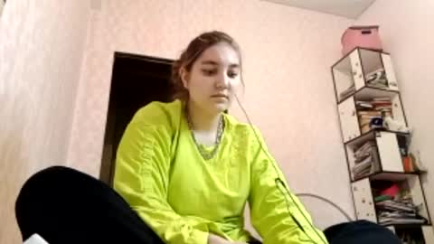 Snapshot of zeniabrossoit chatting on 04/30/26, 01:06 zeniabrossoit online show from 04/30/26, 01:06