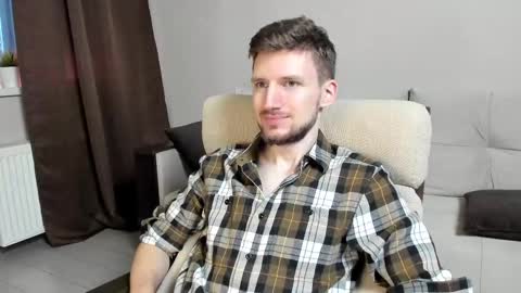 Snapshot of zepanl chatting on 02/12/25, 07:44 Andrew online show from 02/12/25, 07:44