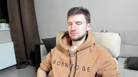 Snapshot of zepanl chatting on 09/30/25, 02:05 Andrew online show from 09/30/25, 02:05