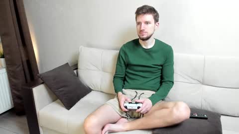 Snapshot of zepanl chatting on 10/15/25, 08:31 Andrew online show from 10/15/25, 08:31