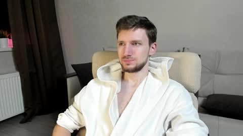 Snapshot of zepanl chatting on 10/18/25, 09:15 Andrew online show from 10/18/25, 09:15