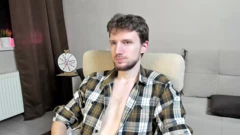 Snapshot of zepanl chatting on 11/23/25, 08:52 Andrew online show from 11/23/25, 08:52