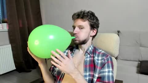 Snapshot of zepanl chatting on 11/26/25, 08:37 Andrew online show from 11/26/25, 08:37