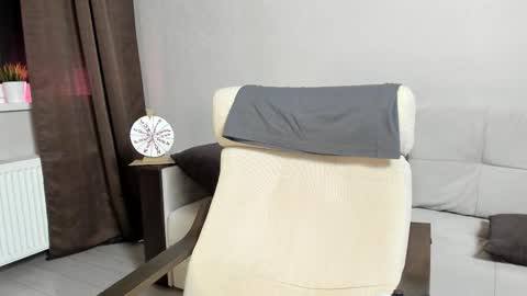 Snapshot of zepanl chatting on 11/26/25, 08:43 Andrew online show from 11/26/25, 08:43