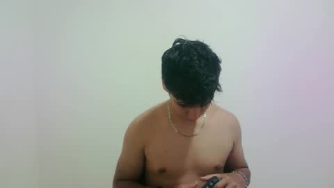 zeus_183 online show from 09/20/25, 11:39