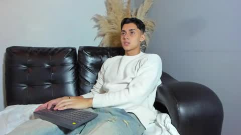 Zeus Brant online show from 04/11/26, 01:04