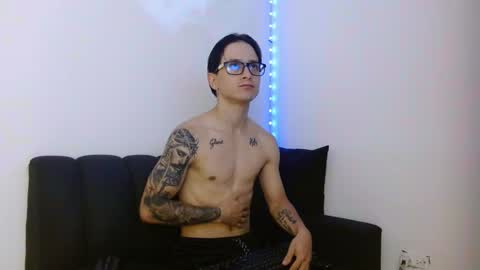 Snapshot of zeusdark19 chatting on 04/25/26, 11:24 zeus online show from 04/25/26, 11:24