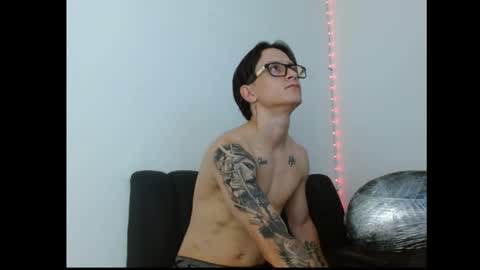 Snapshot of zeusdark19 chatting on 05/15/26, 08:16 zeus online show from 05/15/26, 08:16