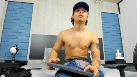 zeus online show from 12/03/24, 03:22