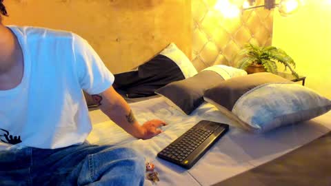 zeus online show from 12/05/24, 06:44