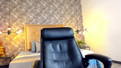 zeus online show from 12/30/24, 10:55