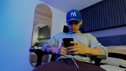 zeus online show from 02/13/25, 04:32