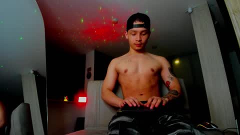 zeus online show from 12/23/25, 04:32