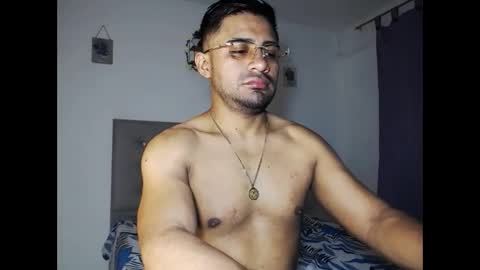Snapshot of zeussexyhot chatting on 05/20/26, 05:46 zeussexyhot online show from 05/20/26, 05:46