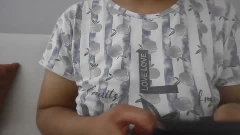 Snapshot of zeyzeysuuuu chatting on 10/19/25, 09:21 zeyzeysuuuu online show from 10/19/25, 09:21