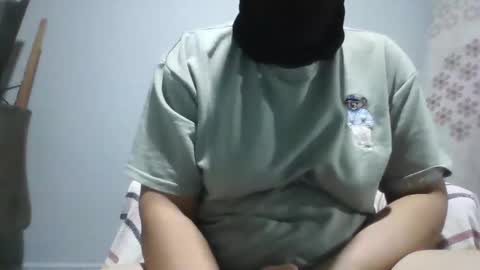 Snapshot of zeyzeysuuuu chatting on 10/22/25, 05:45 zeyzeysuuuu online show from 10/22/25, 05:45