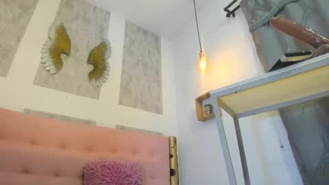 Snapshot of zhamira_21 chatting on 11/25/25, 11:49 ZHAMIRA ANDRES online show from 11/25/25, 11:49