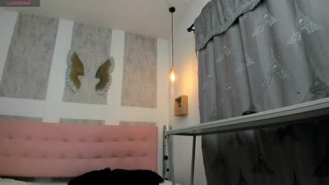 ZHAMIRA  ANDRES online show from 04/05/26, 07:55