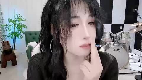 Snapshot of zhen0 chatting on 09/08/25, 04:28 zhen online show from 09/08/25, 04:28