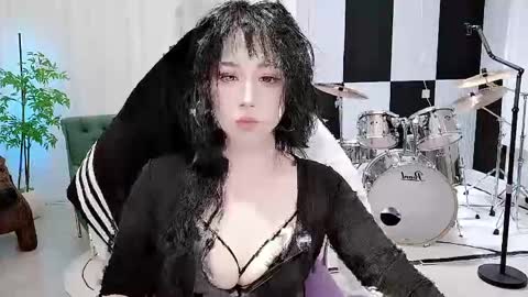 Snapshot of zhen0 chatting on 09/09/25, 04:28 zhen online show from 09/09/25, 04:28