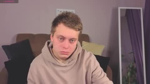 Snapshot of zherealkrugi chatting on 12/14/25, 09:36 zherealkrugi online show from 12/14/25, 09:36