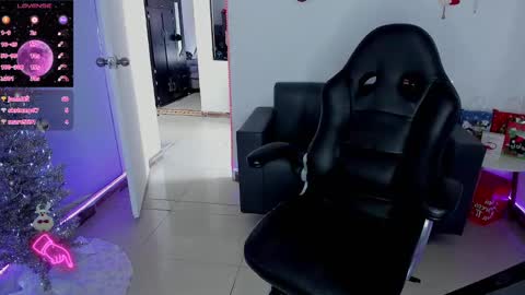 zhoestrong online show from 12/25/24, 08:07