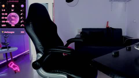 zhoestrong online show from 01/17/25, 06:44