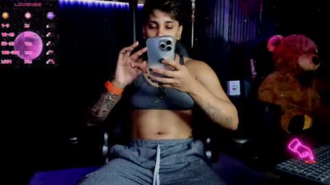 zhoestrong online show from 03/12/25, 11:01