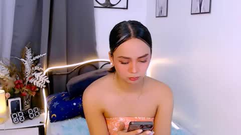 Snapshot of zialustts chatting on 11/23/25, 02:11 Zia online show from 11/23/25, 02:11