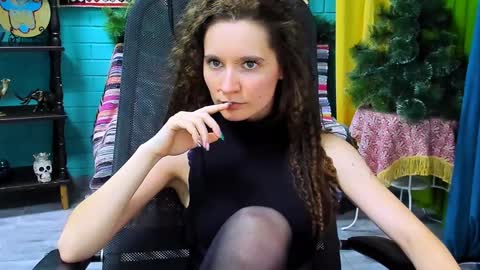 zianichols online show from 01/20/25, 06:43