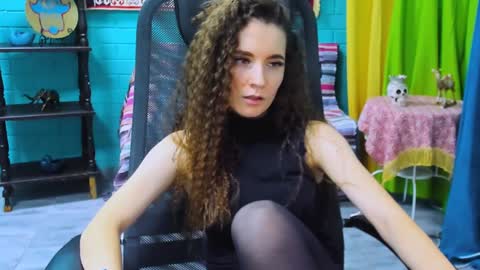 zianichols online show from 01/31/25, 06:47